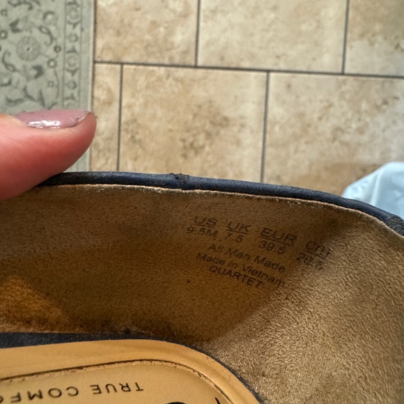 Abella true comfort flats. - Picture 3 of 3